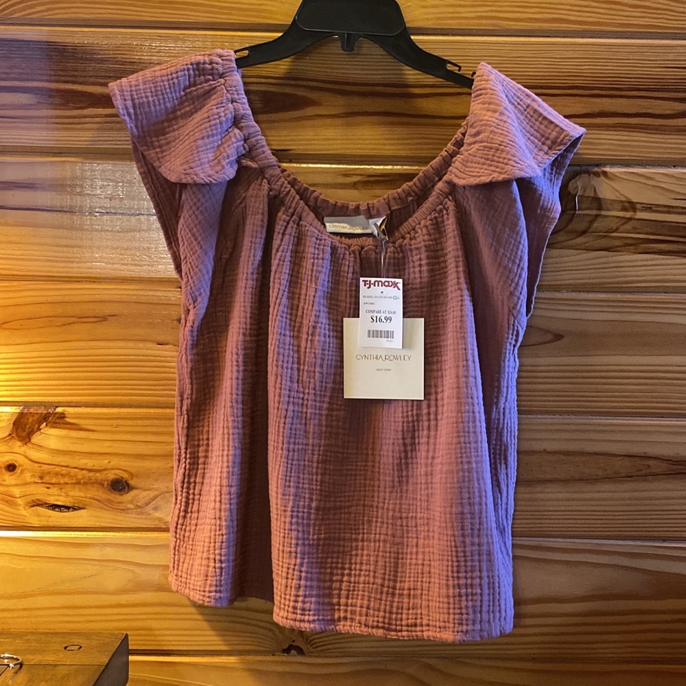 Beautiful top can be off shoulder